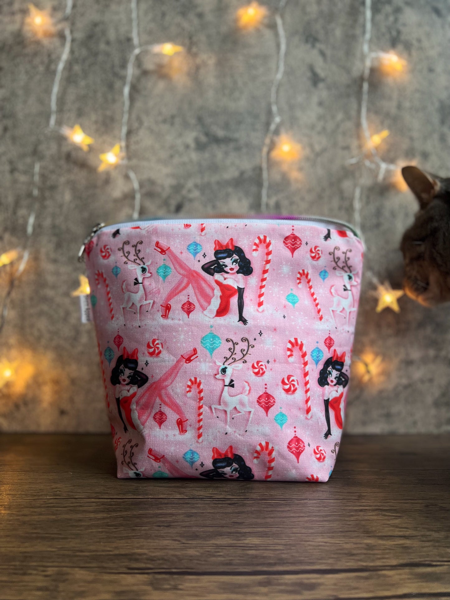 Holiday Pin-Up girl Project Bag- Small sized - SkeinAppeal