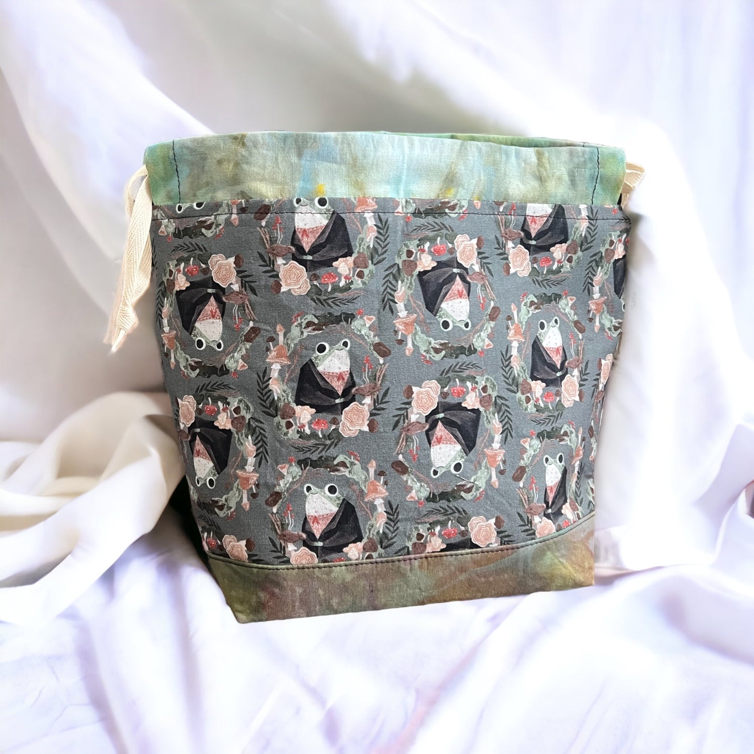 Distinguished Frogs Medium Sized Drawstring Project Bag - SkeinAppeal