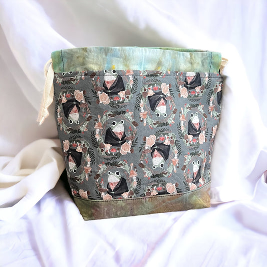 Distinguished Frogs Medium Sized Drawstring Project Bag - SkeinAppeal